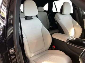 MERCEDES-BENZ GLC 220 d 4M AMG Pano-Dach Sound PDC 360  AHK