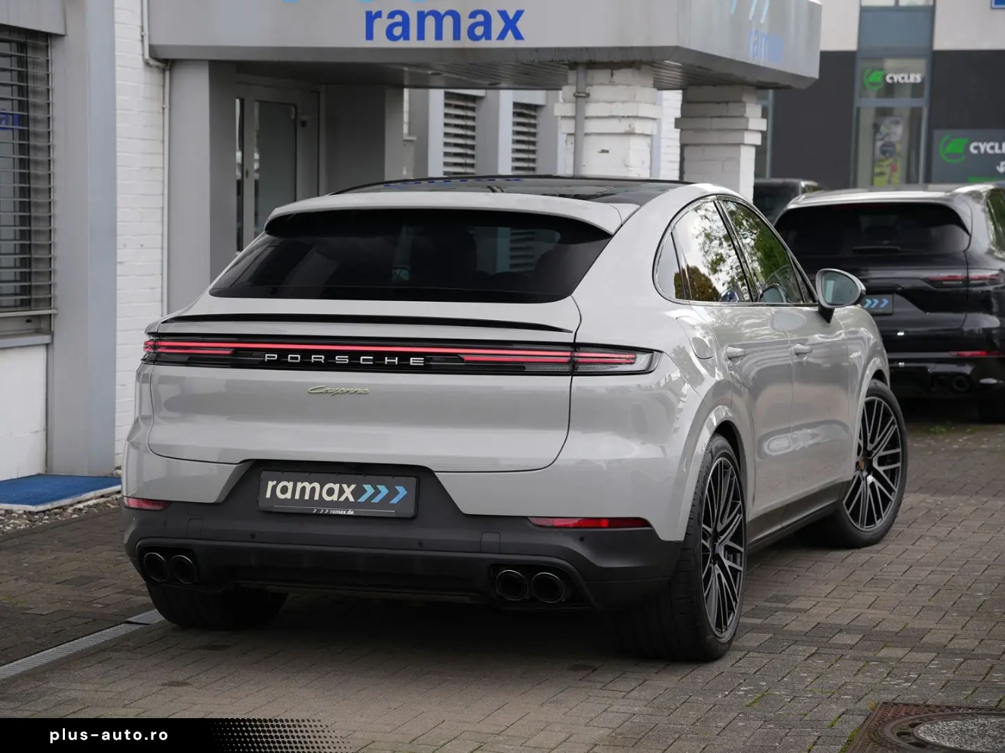 PORSCHE E-Hybrid Coupé INNODRIVE-PANO-SPORTABGAS-22TURBO