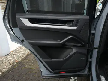 PORSCHE E-Hybrid Coupé SPORTDESIGN-PAKET-SPORTABGAS-VOLL