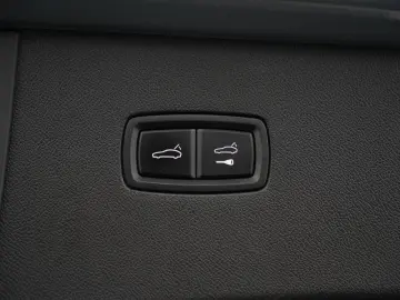 PORSCHE E-Hybrid Coupé SPORTDESIGN-PAKET-SPORTABGAS-VOLL