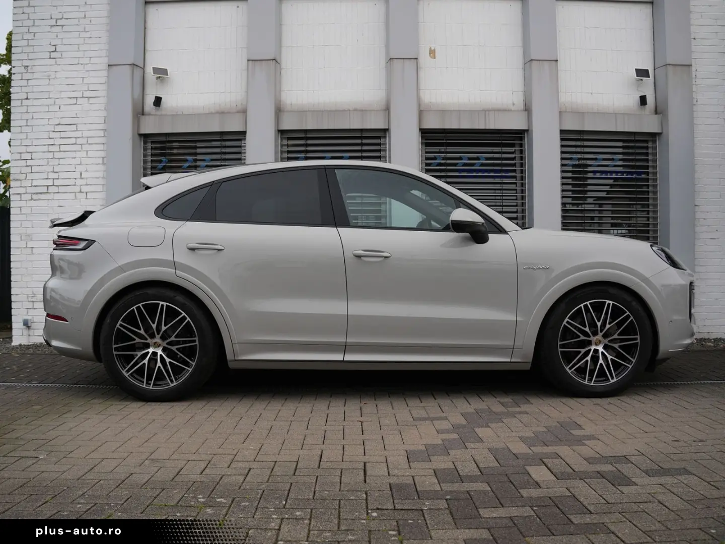 PORSCHE E-Hybrid Coupé SPORTDESIGN-PAKET-INNODRIVE-BOSE