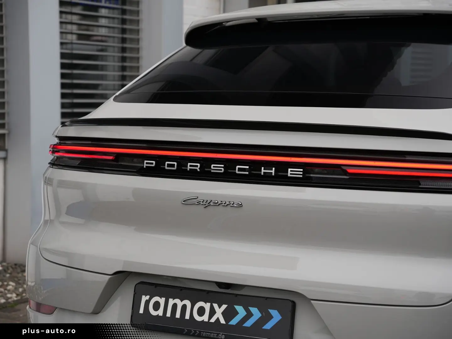 PORSCHE E-Hybrid Coupé SPORTDESIGN-PAKET-INNODRIVE-BOSE