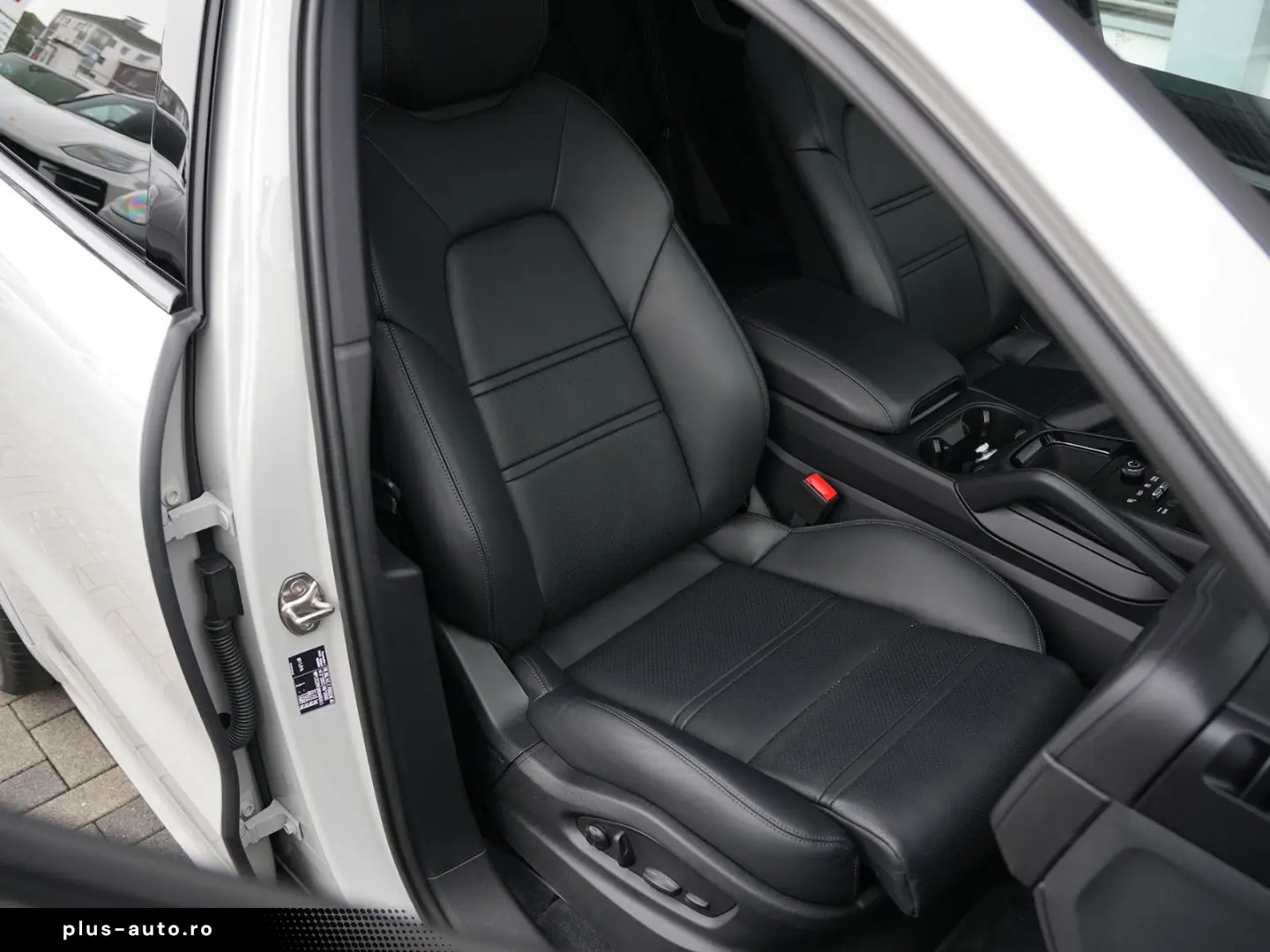 PORSCHE E-Hybrid Coupé SPORTDESIGN-PAKET-INNODRIVE-BOSE