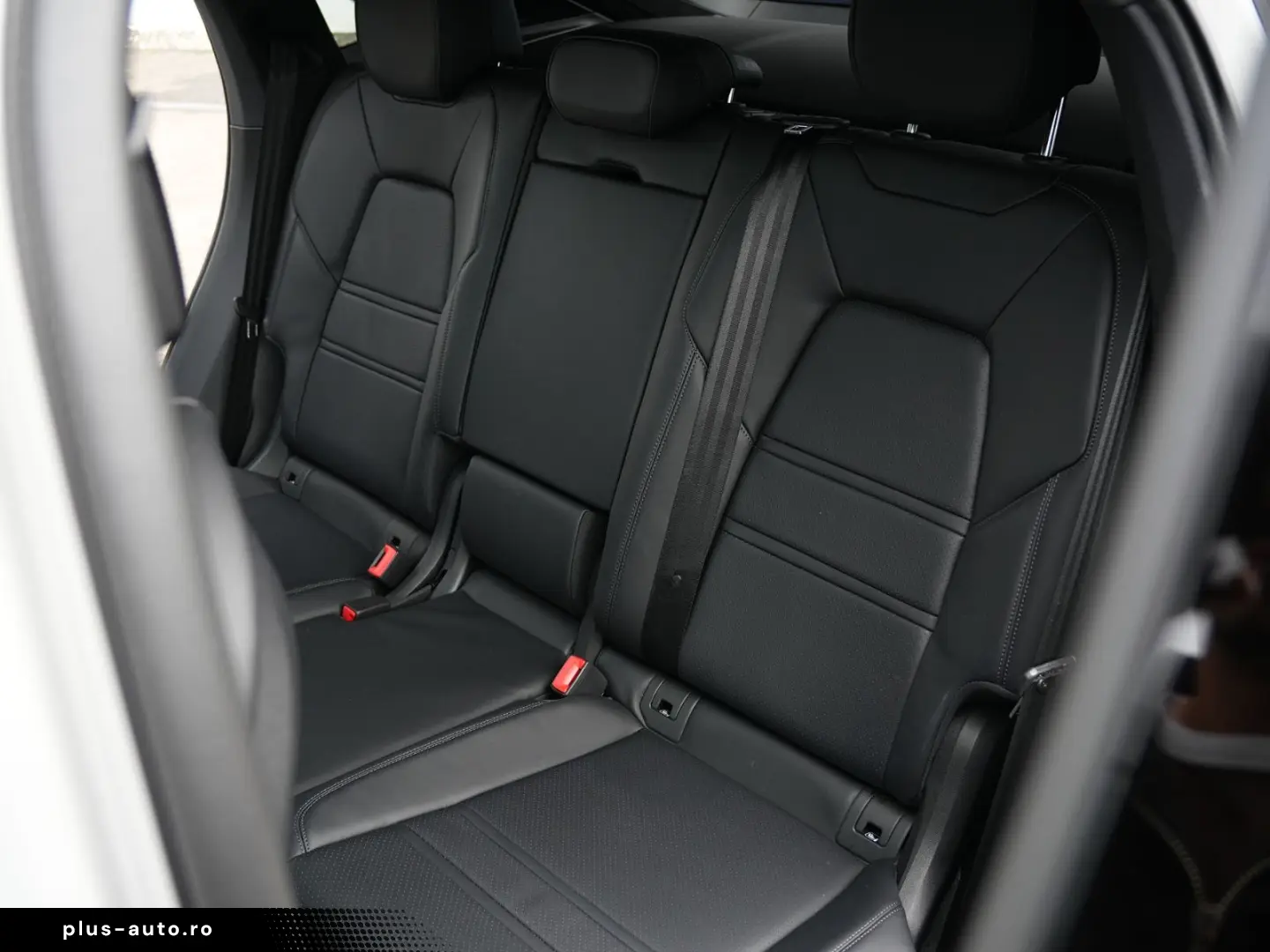 PORSCHE E-Hybrid Coupé SPORTDESIGN-PAKET-INNODRIVE-BOSE