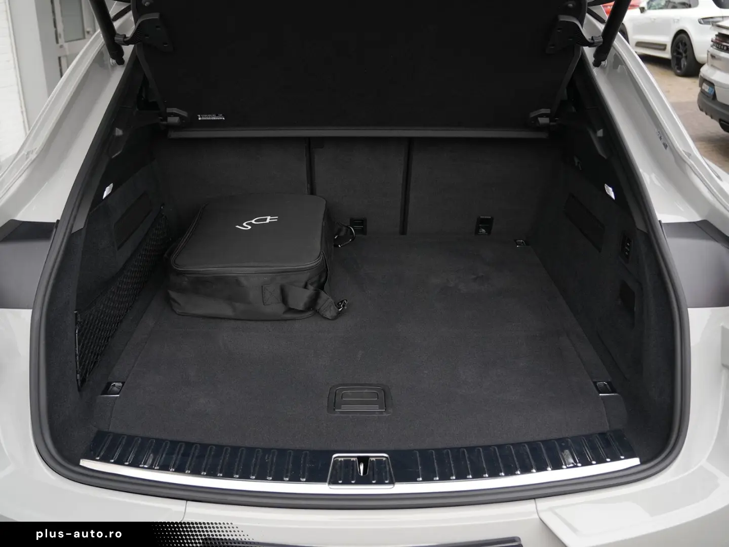 PORSCHE E-Hybrid Coupé SPORTDESIGN-PAKET-INNODRIVE-BOSE