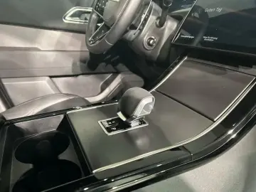 Land Rover Range Rover Velar Dynamic SE D200