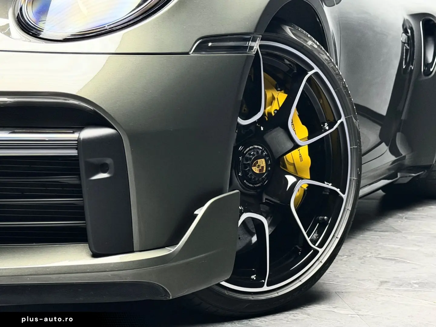 PORSCHE 911 Turbo S Cabriolet SportDesign Burmester AKRA