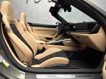 PORSCHE 911 Turbo S Cabriolet SportDesign Burmester AKRA