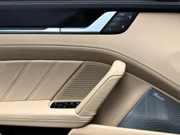 PORSCHE 911 Turbo S Cabriolet SportDesign Burmester AKRA