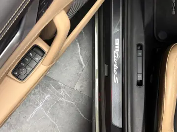 PORSCHE 911 Turbo S Cabriolet SportDesign Burmester AKRA