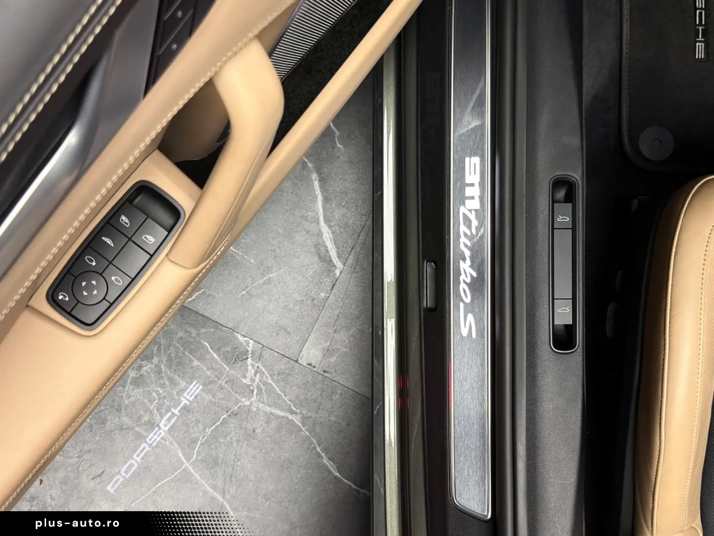 PORSCHE 911 Turbo S Cabriolet SportDesign Burmester AKRA