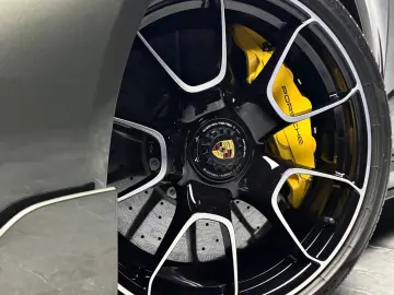 PORSCHE 911 Turbo S Cabriolet SportDesign Burmester AKRA