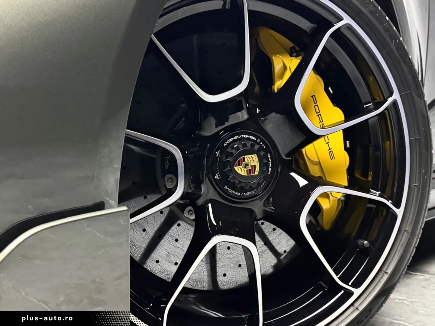 PORSCHE 911 Turbo S Cabriolet SportDesign Burmester AKRA