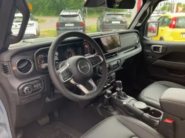 Jeep Wrangler MY24 Sahara 2.0l T-GDI 272PS 4x4