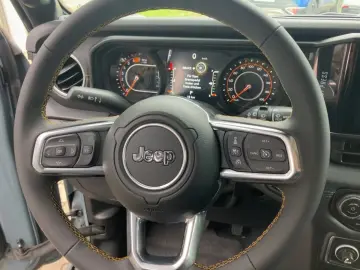 Jeep Wrangler MY24 Sahara 2.0l T-GDI 272PS 4x4