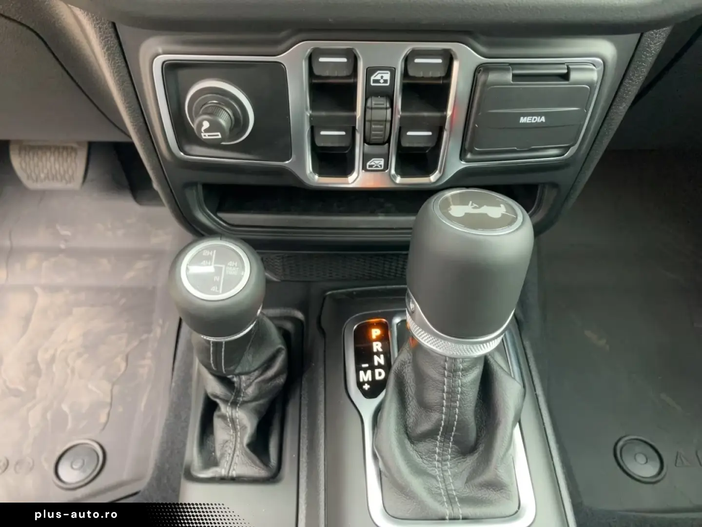 Jeep Wrangler MY24 Sahara 2.0l T-GDI 272PS 4x4