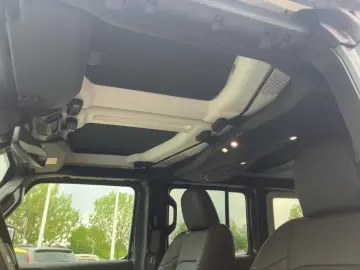 Jeep Wrangler MY24 Sahara 2.0l T-GDI 272PS 4x4