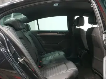 VW Passat Lim. Business 2.0 TSI