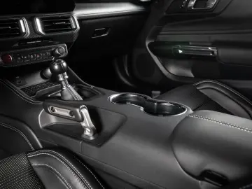 FORD Mustang GT 5.0 Ti-VCT V8 Fastback