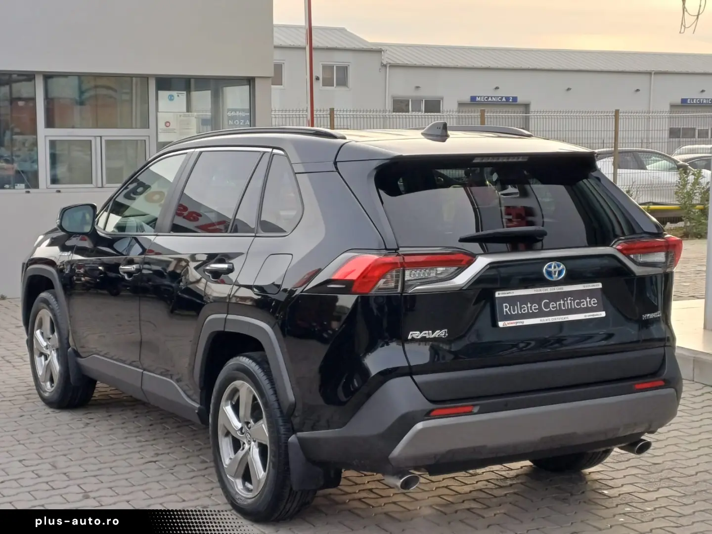 Toyota RAV 4 2.4 Hybrid 218 CP Luxury 4x4