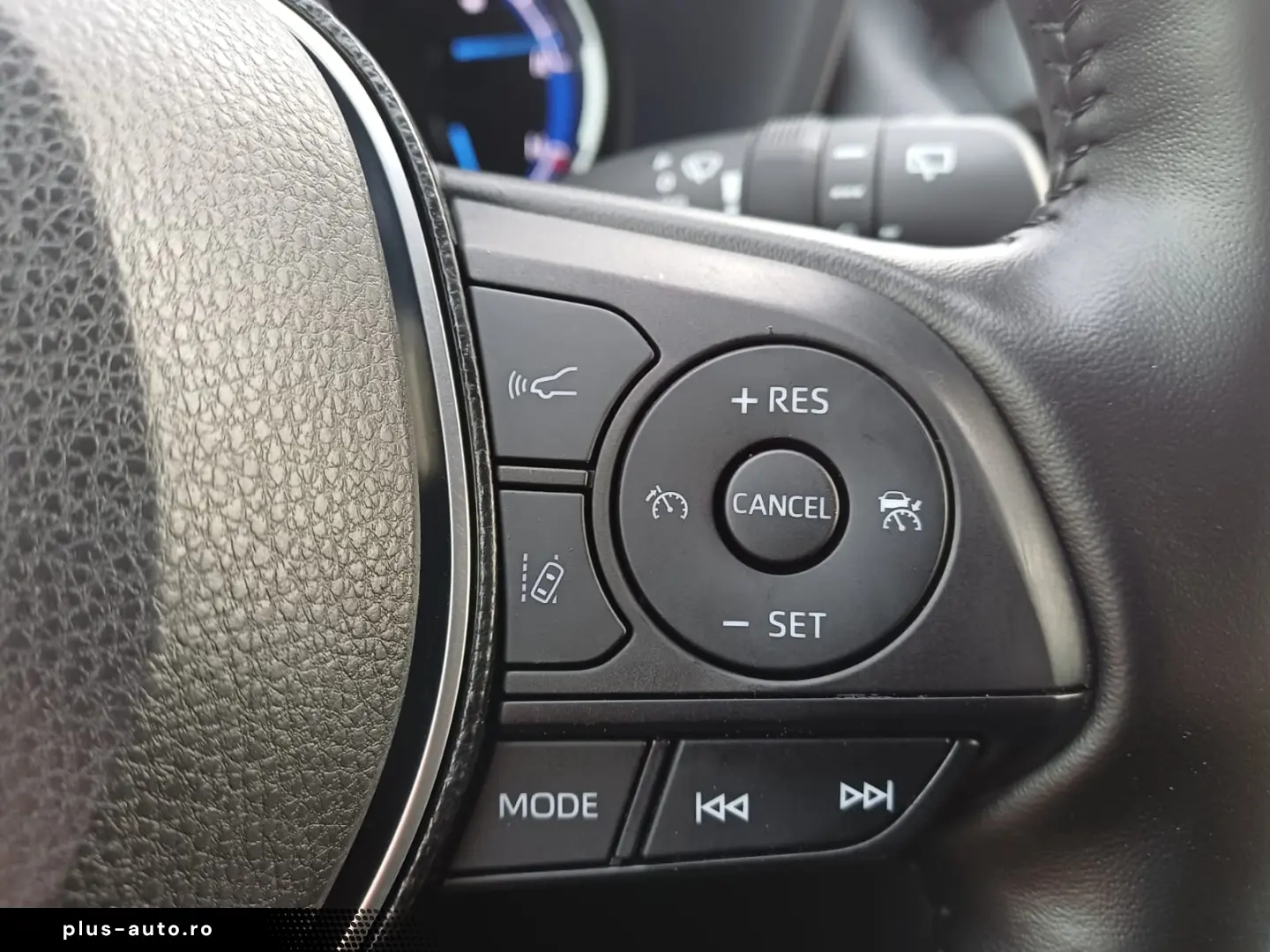 Toyota RAV 4 2.4 Hybrid 218 CP Luxury 4x4