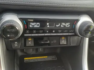 Toyota RAV 4 2.4 Hybrid 218 CP Luxury 4x4