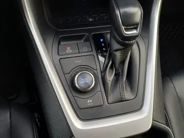 Toyota RAV 4 2.4 Hybrid 218 CP Luxury 4x4