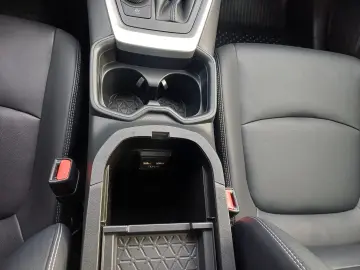 Toyota RAV 4 2.4 Hybrid 218 CP Luxury 4x4