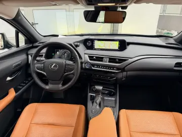 LEXUS UX 250h 2 0 HEV Luxury Line   Schiebedach   360