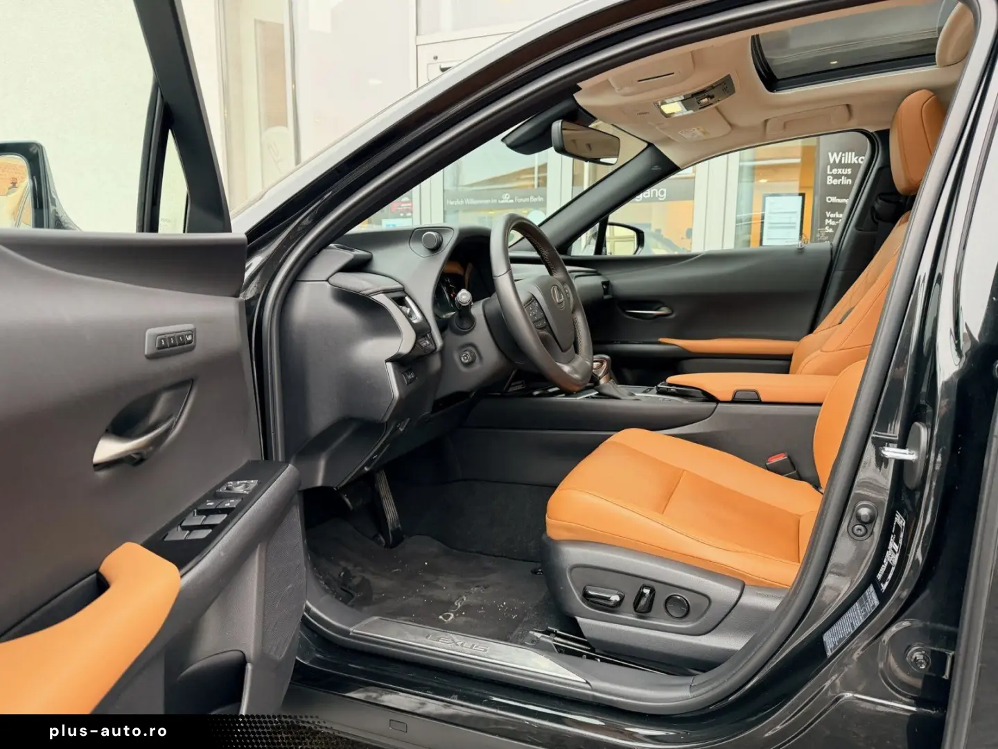 LEXUS UX 250h 2 0 HEV Luxury Line   Schiebedach   360