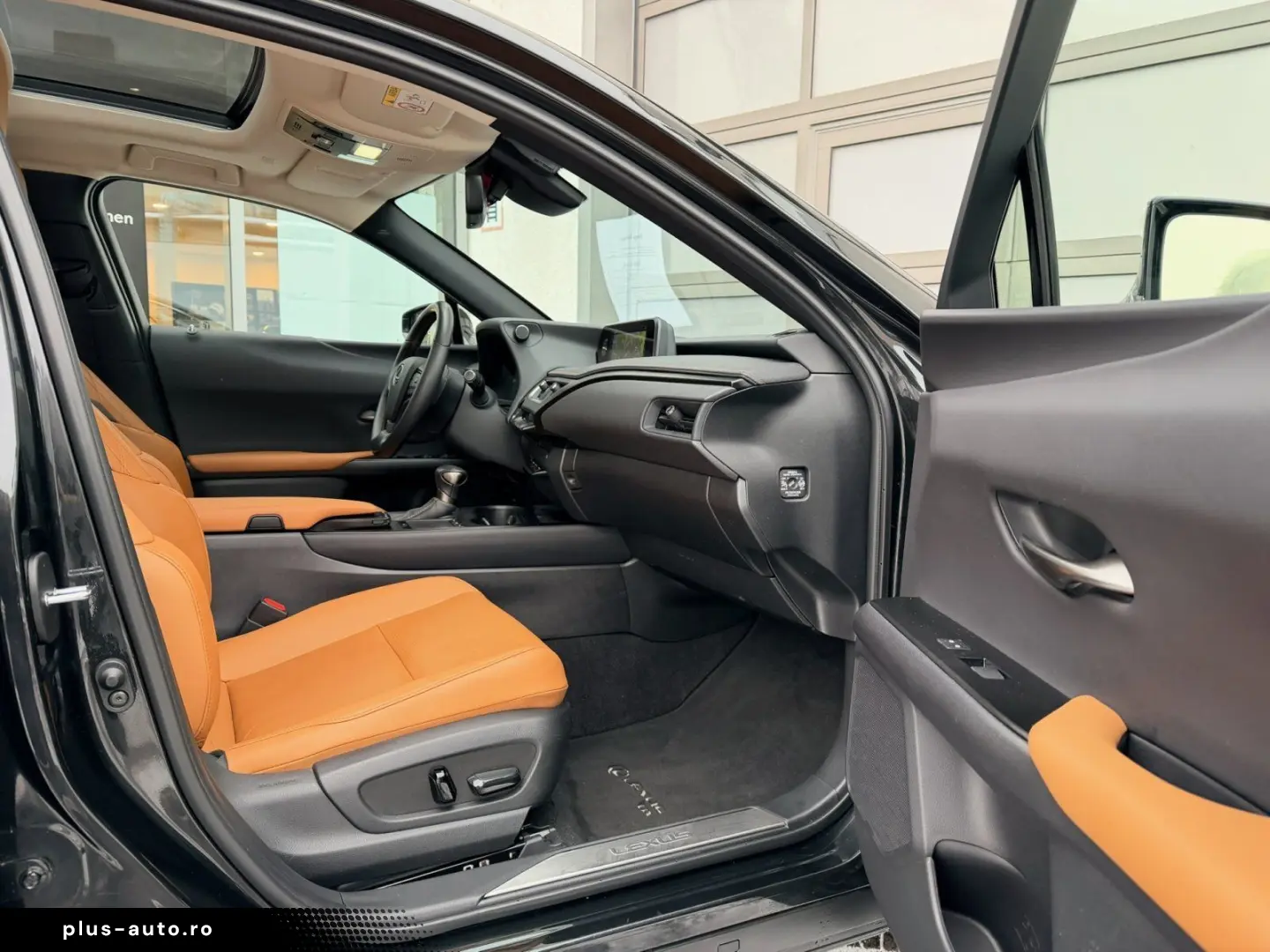 LEXUS UX 250h 2 0 HEV Luxury Line   Schiebedach   360