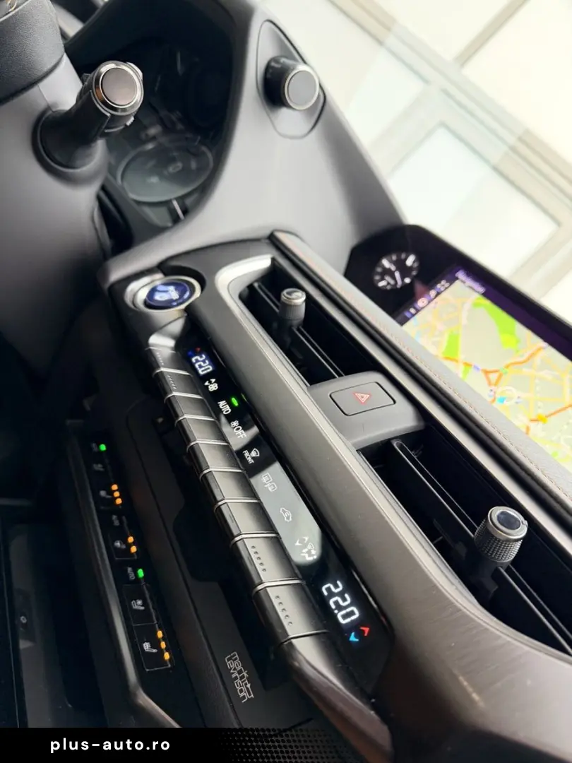 LEXUS UX 250h 2 0 HEV Luxury Line   Schiebedach   360