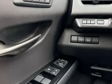 LEXUS UX 250h 2 0 HEV Luxury Line   Schiebedach   360