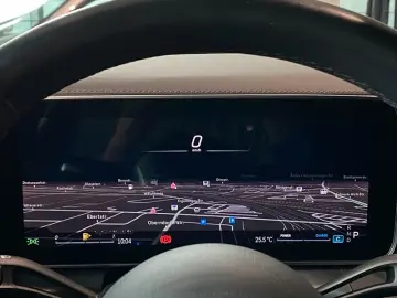 MERCEDES-BENZ GLC 300 AMG