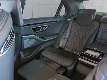 MERCEDES-BENZ e 4M lang AMG Exklusive Chauffeur Massage