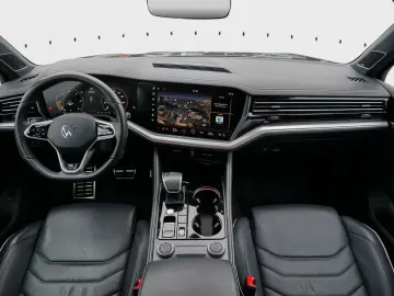 VW Touareg R-Line 3.0 TDI Pano DYNAUDIO HuD Stand