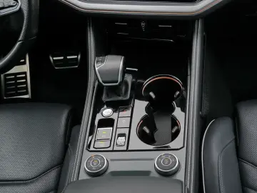 VW Touareg R-Line 3.0 TDI Pano DYNAUDIO HuD Stand