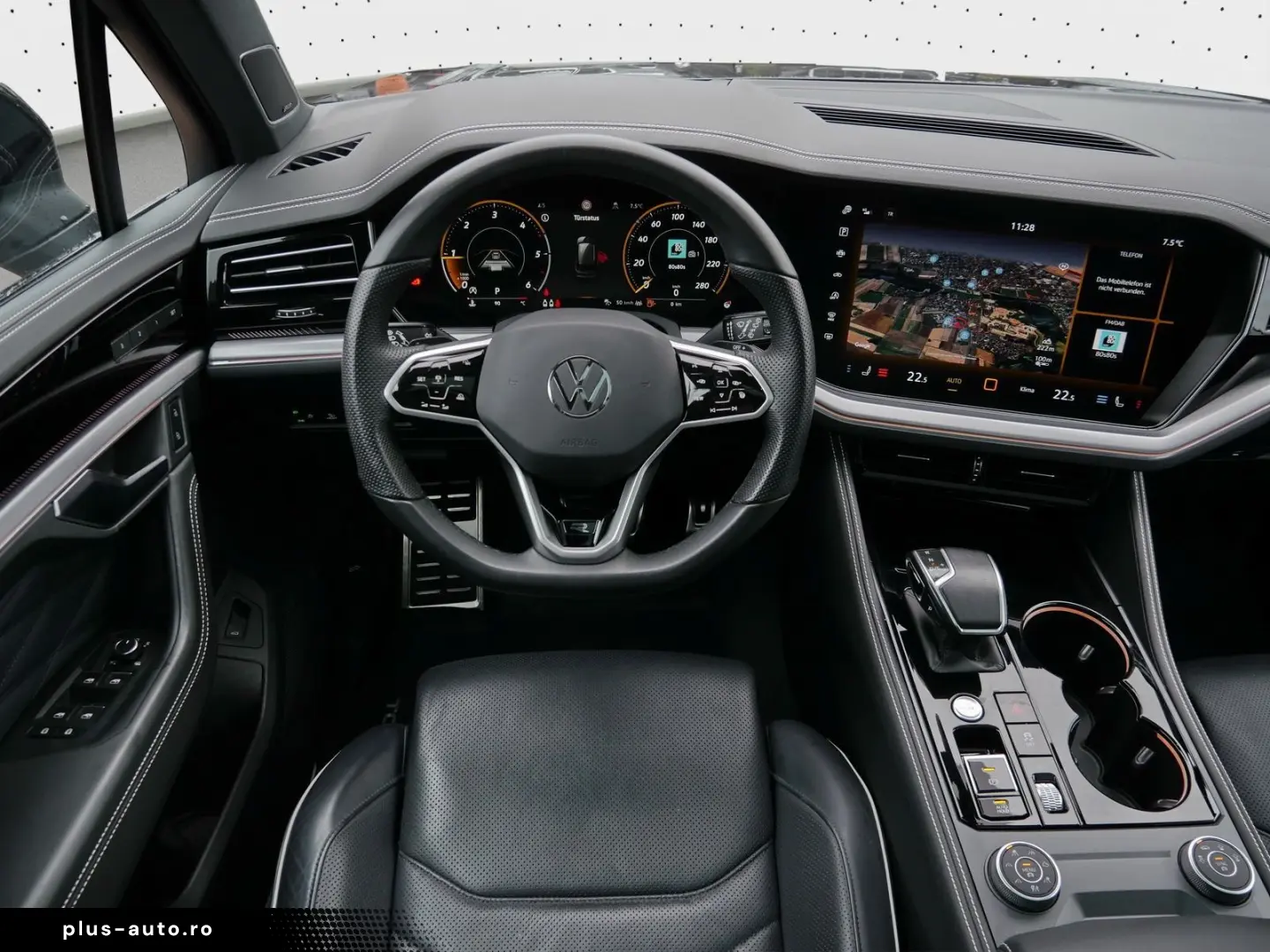 VW Touareg R-Line 3.0 TDI Pano DYNAUDIO HuD Stand