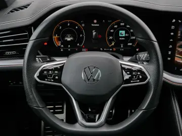 VW Touareg R-Line 3.0 TDI Pano DYNAUDIO HuD Stand