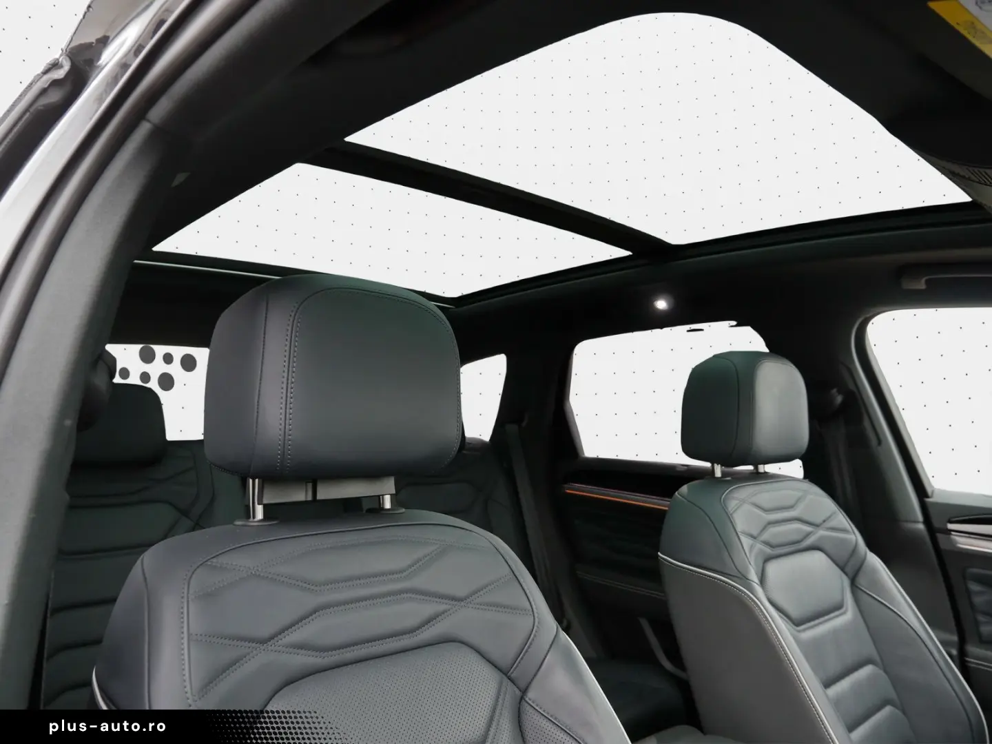 VW Touareg R-Line 3.0 TDI Pano DYNAUDIO HuD Stand