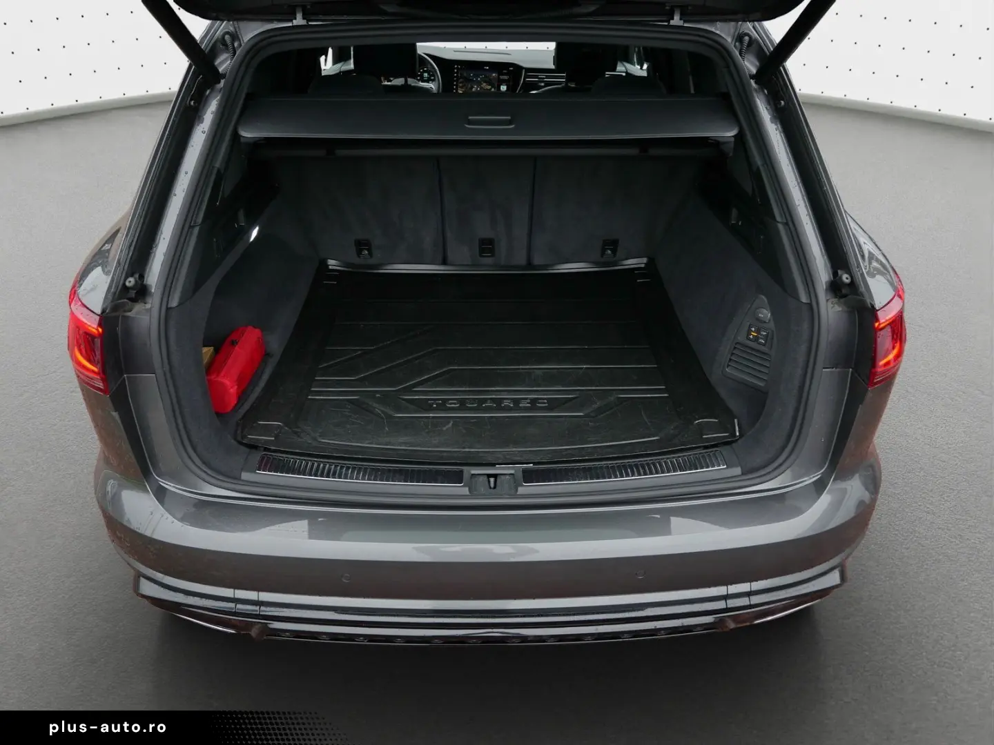 VW Touareg R-Line 3.0 TDI Pano DYNAUDIO HuD Stand