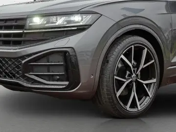 VW Touareg R-Line 3.0 TDI Pano DYNAUDIO HuD Stand