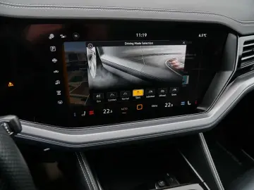 VW Touareg R-Line 3.0 TDI Pano DYNAUDIO HuD Stand