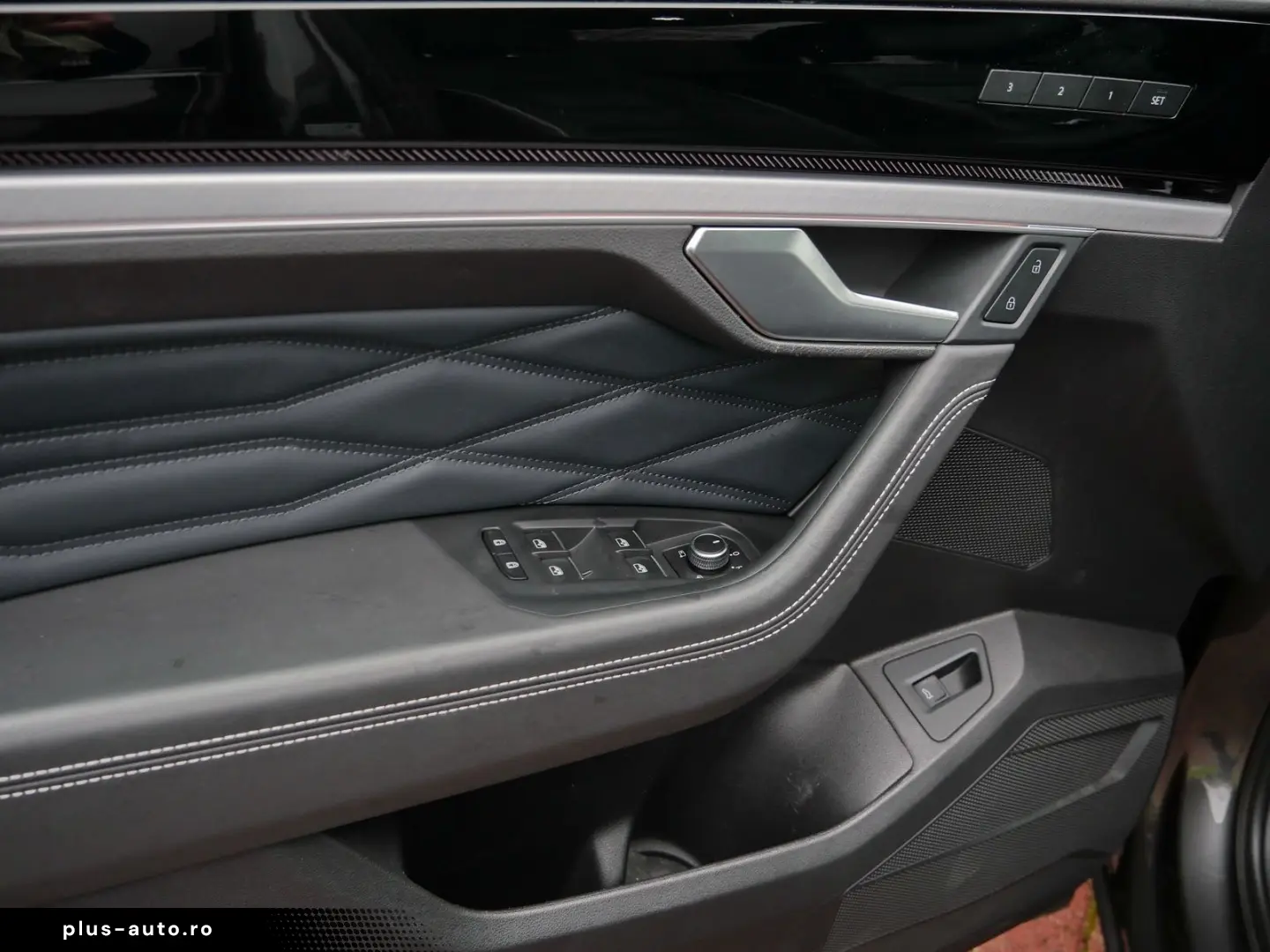 VW Touareg R-Line 3.0 TDI Pano DYNAUDIO HuD Stand