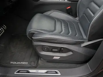 VW Touareg R-Line 3.0 TDI Pano DYNAUDIO HuD Stand