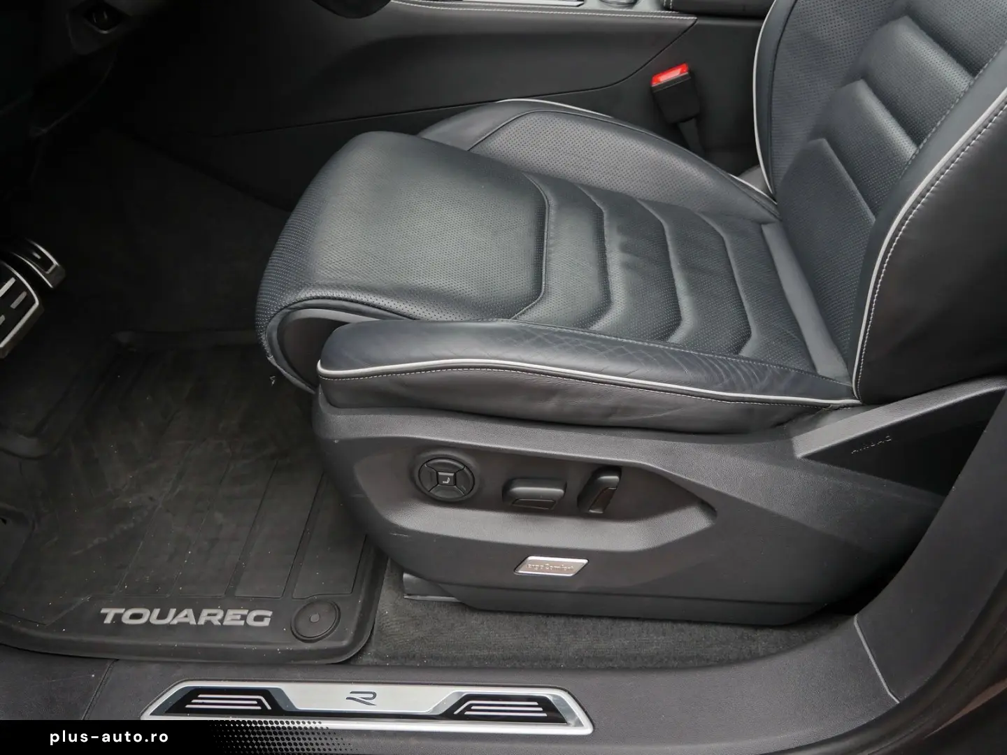 VW Touareg R-Line 3.0 TDI Pano DYNAUDIO HuD Stand