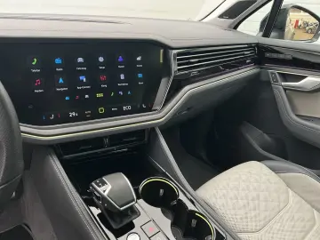 VW Touareg R-Line 4M 3.0 TDI UPE121.670 MATT 22Zoll