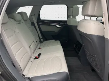 VW Touareg R-Line 4M 3.0 TDI UPE121.670 MATT 22Zoll