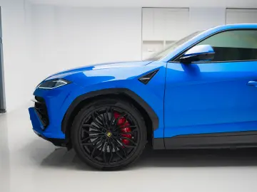 Lamborghini Urus SE 770 km Predare Leasing