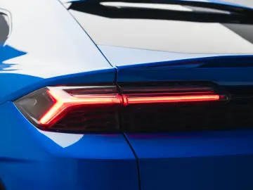 Lamborghini Urus SE 770 km Predare Leasing